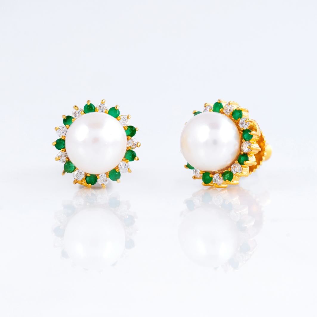 Emerald Glow Pearl Stud Earrings