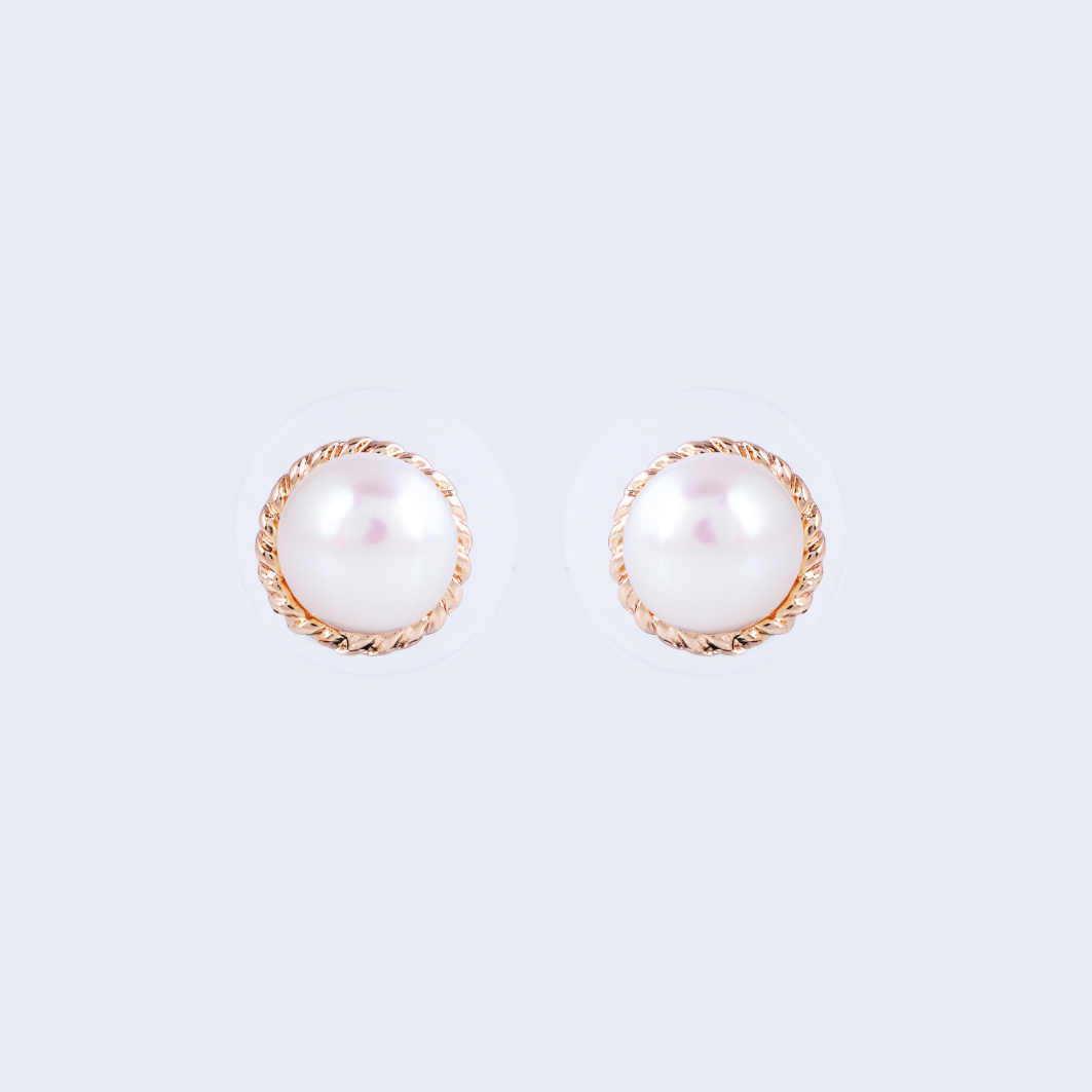 Floral Circle Pearl Stud Earrings