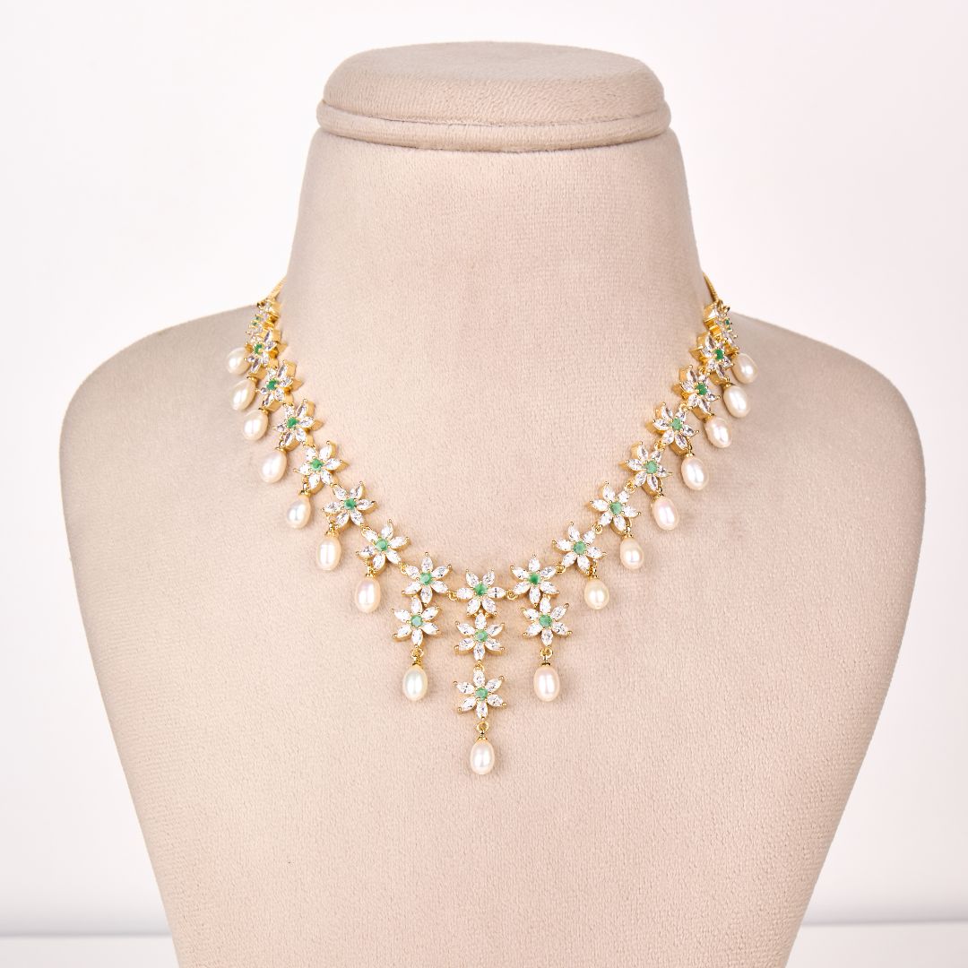 Emerald Bloom Pearl Necklace Set