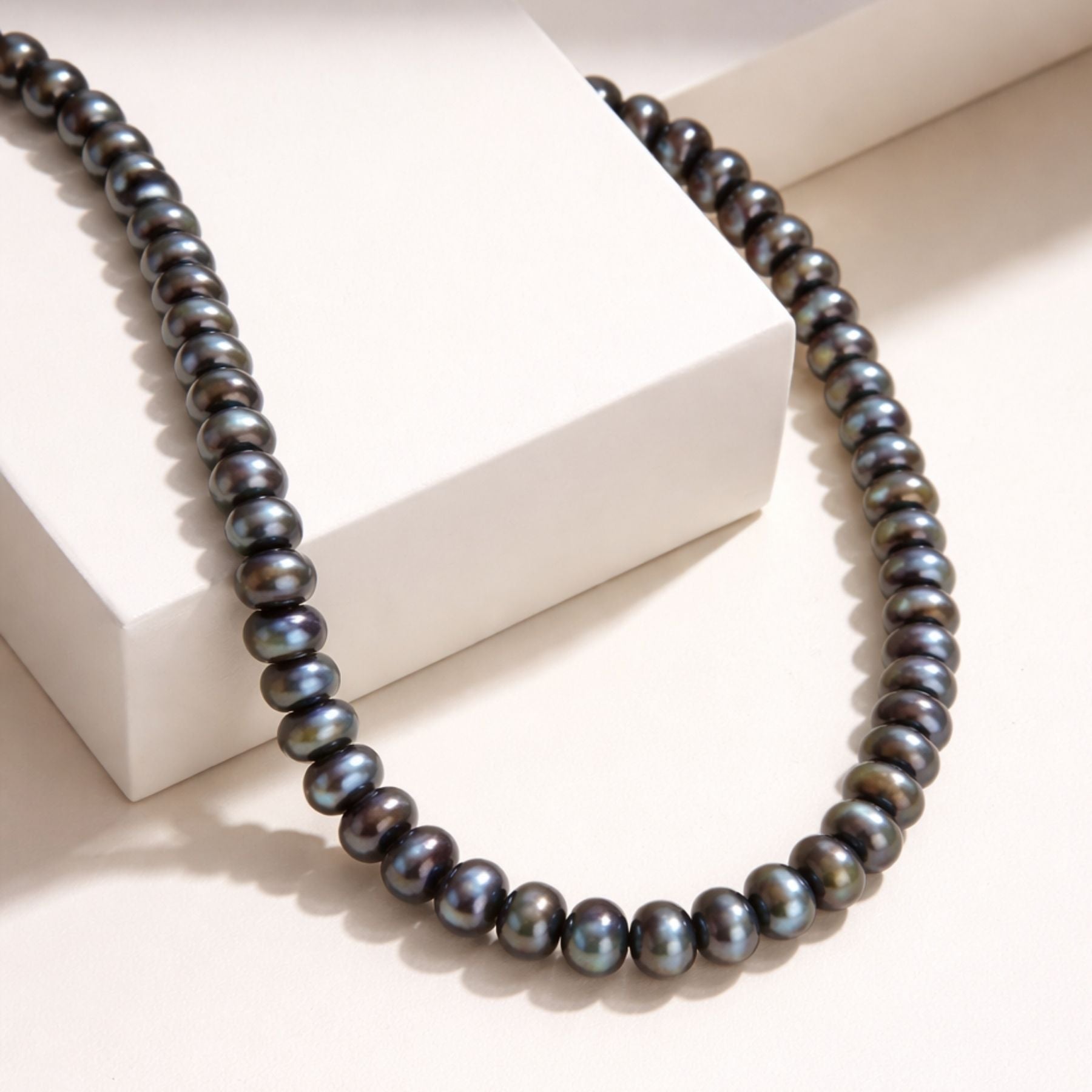 Midnight Aura Pearl Necklace