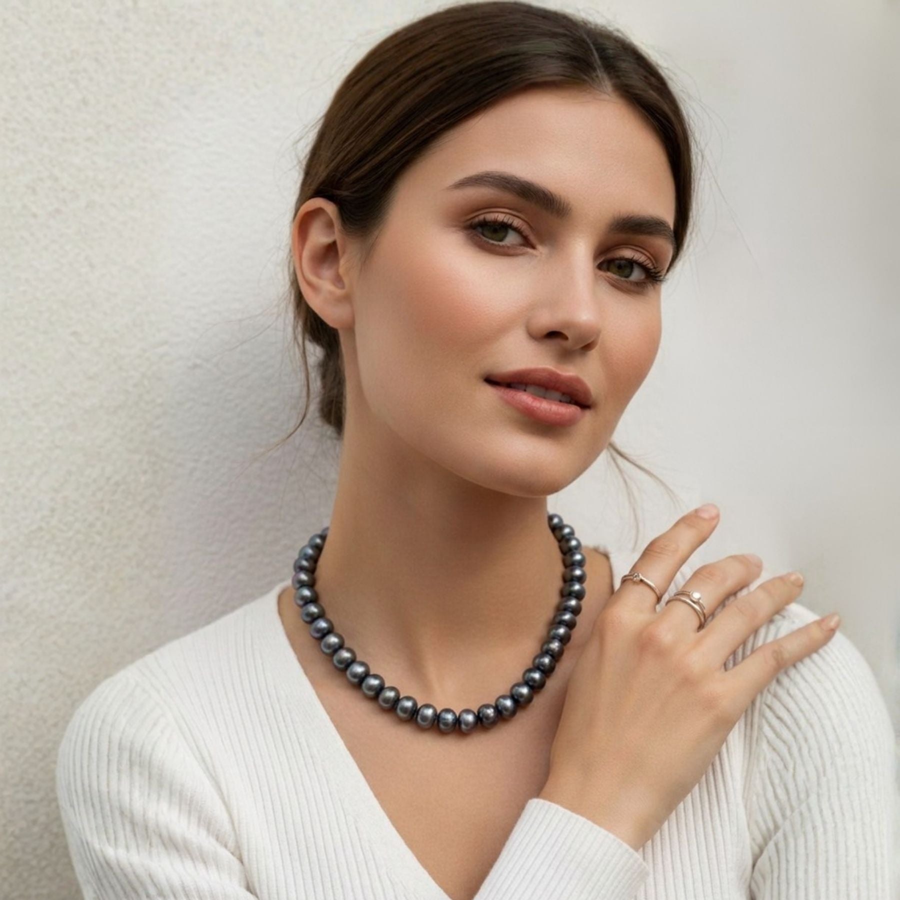 Midnight Aura Pearl Necklace