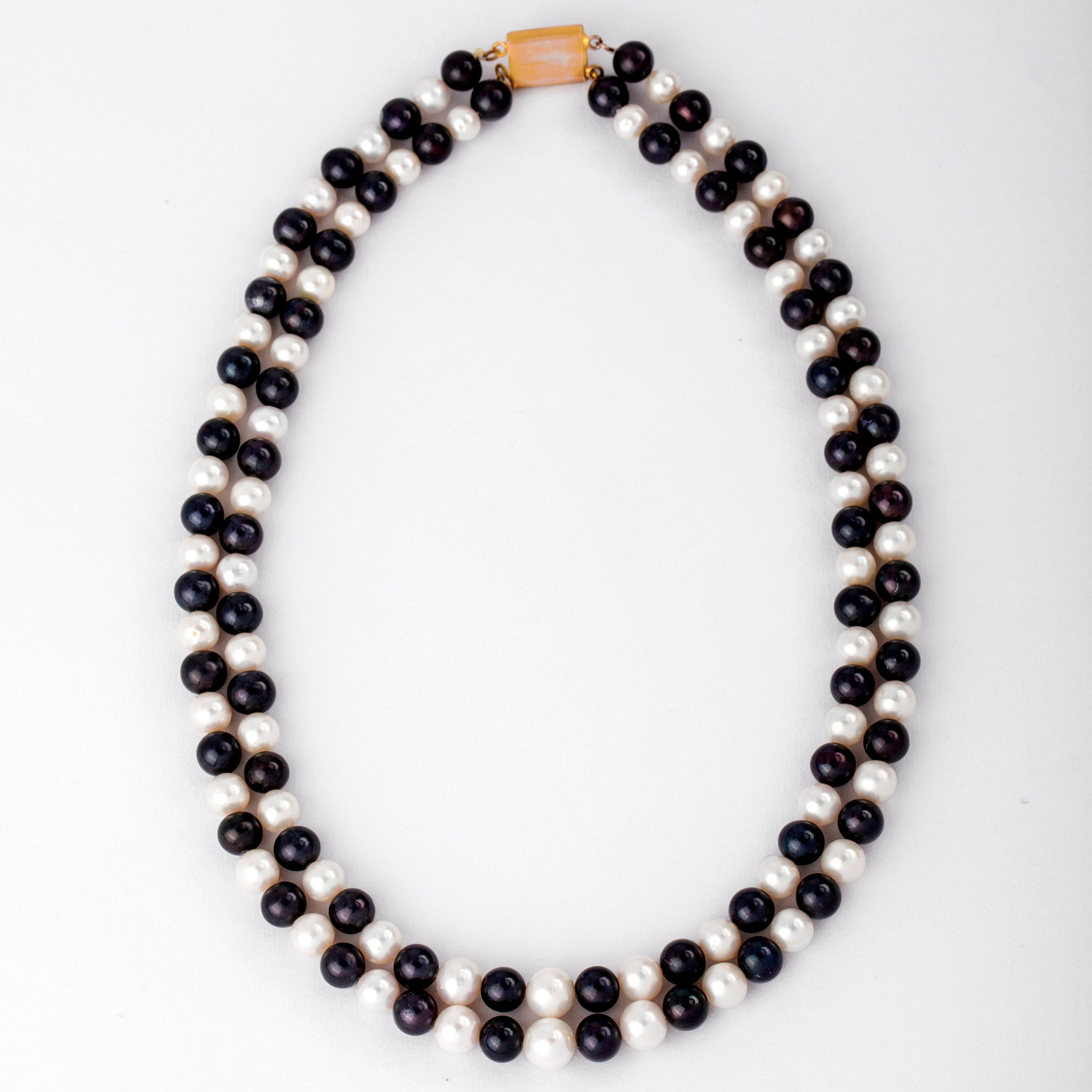 Black & White Pearl Necklace