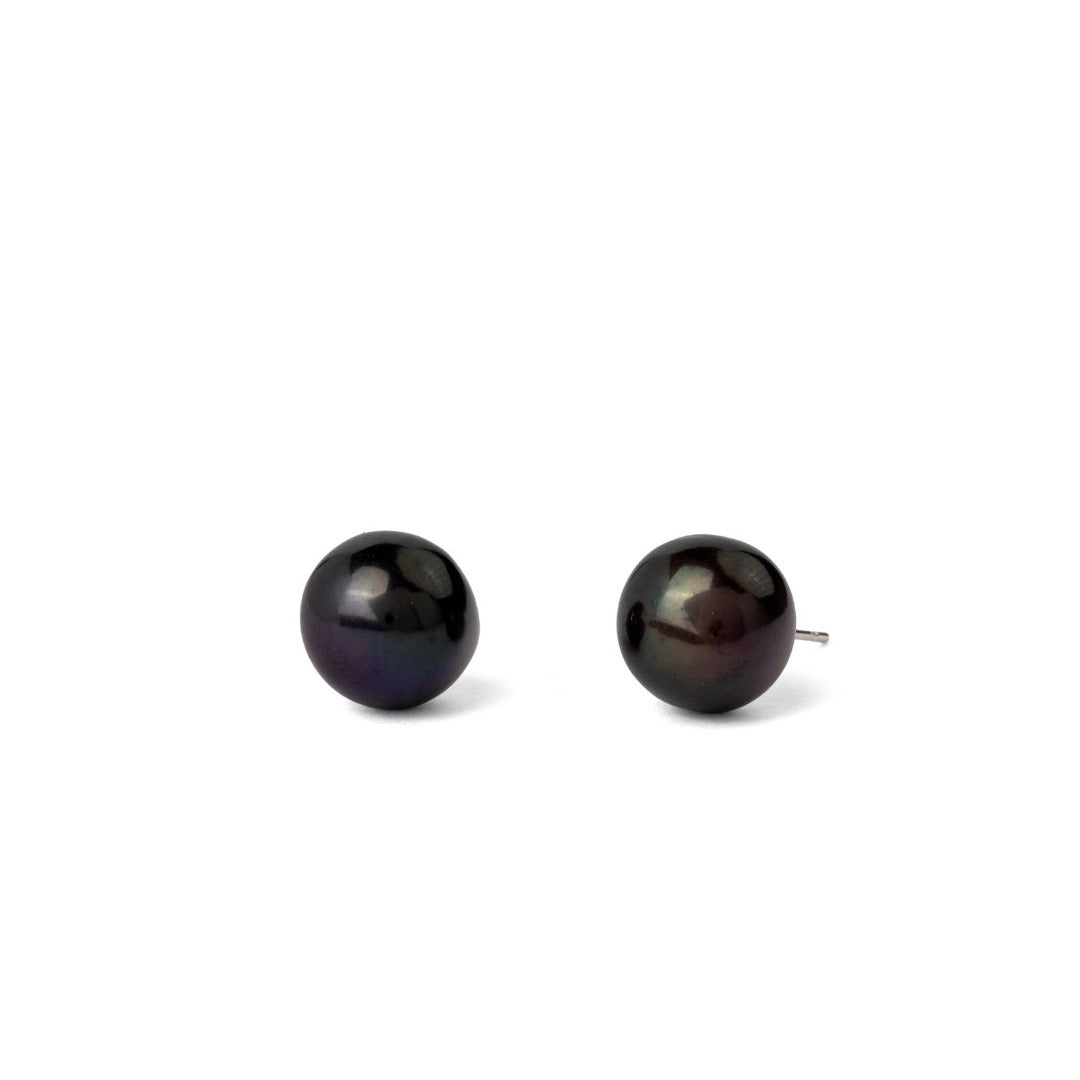 Black Solitaire Pearl Earring