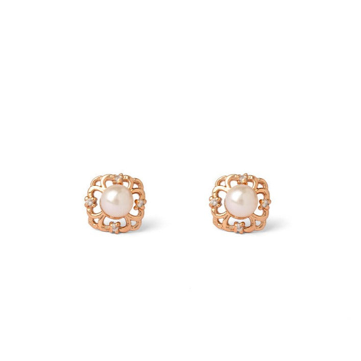 Pearl Inception in Curved Square Studs