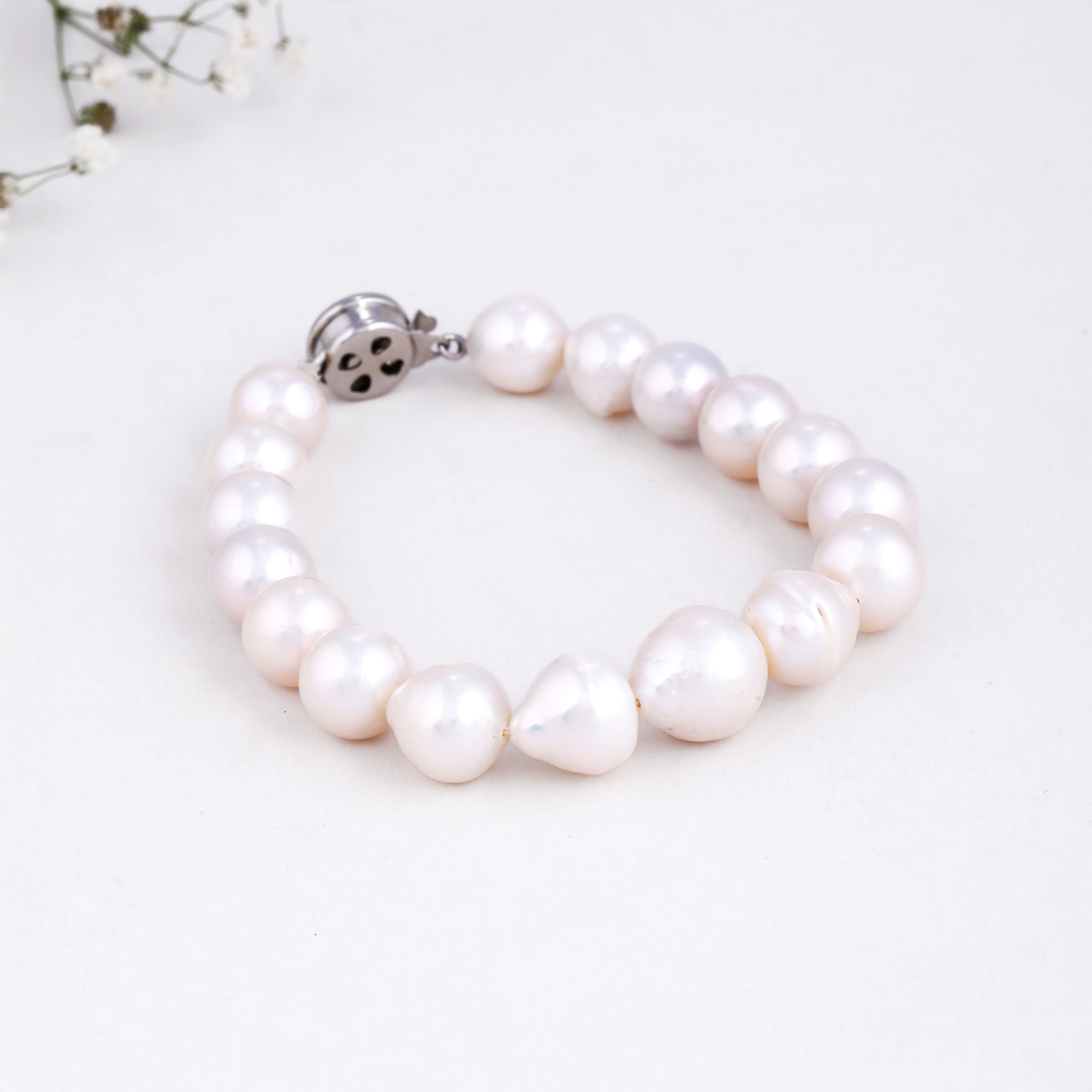White Dewdrop Pearl Bracelet