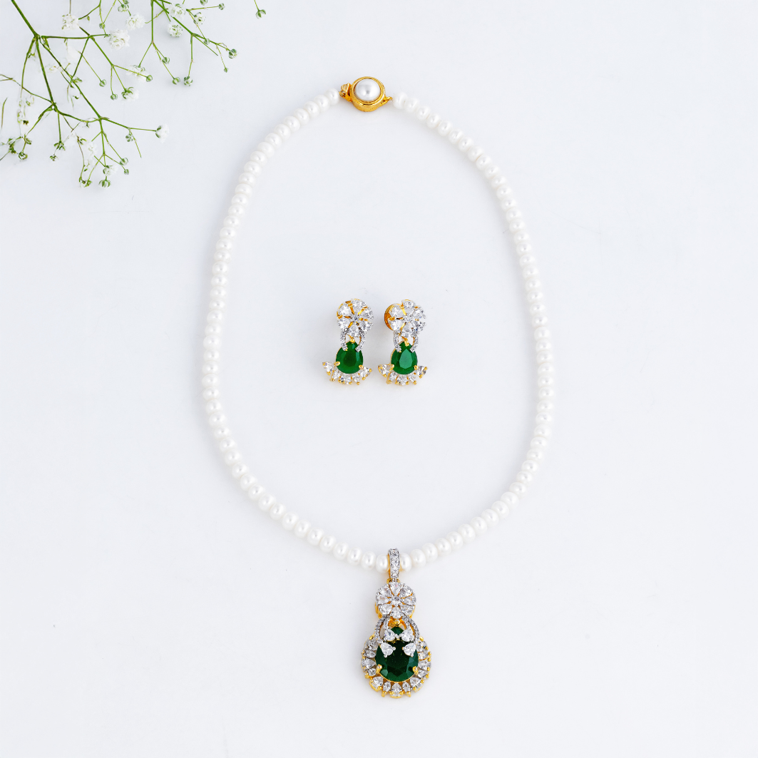 Emerald Glow Pearl Pendant Set