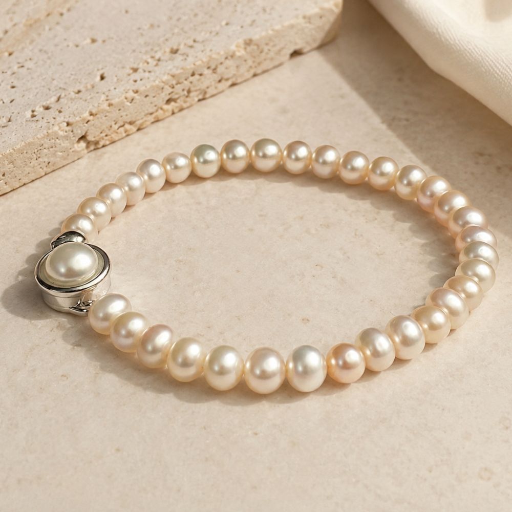 Milky Button Pearl Bracelet (8mm)