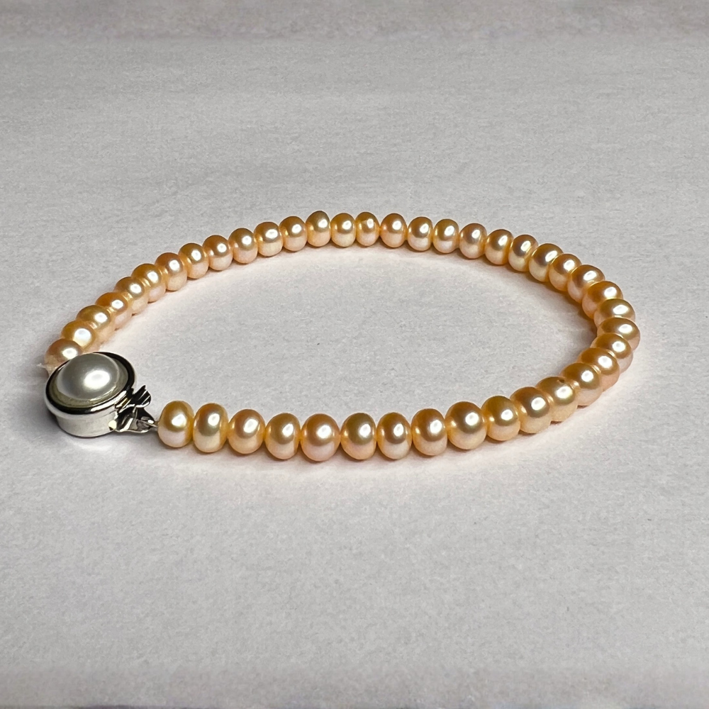 Peach Single Row Button Pearl Bracelet (5.20mm)