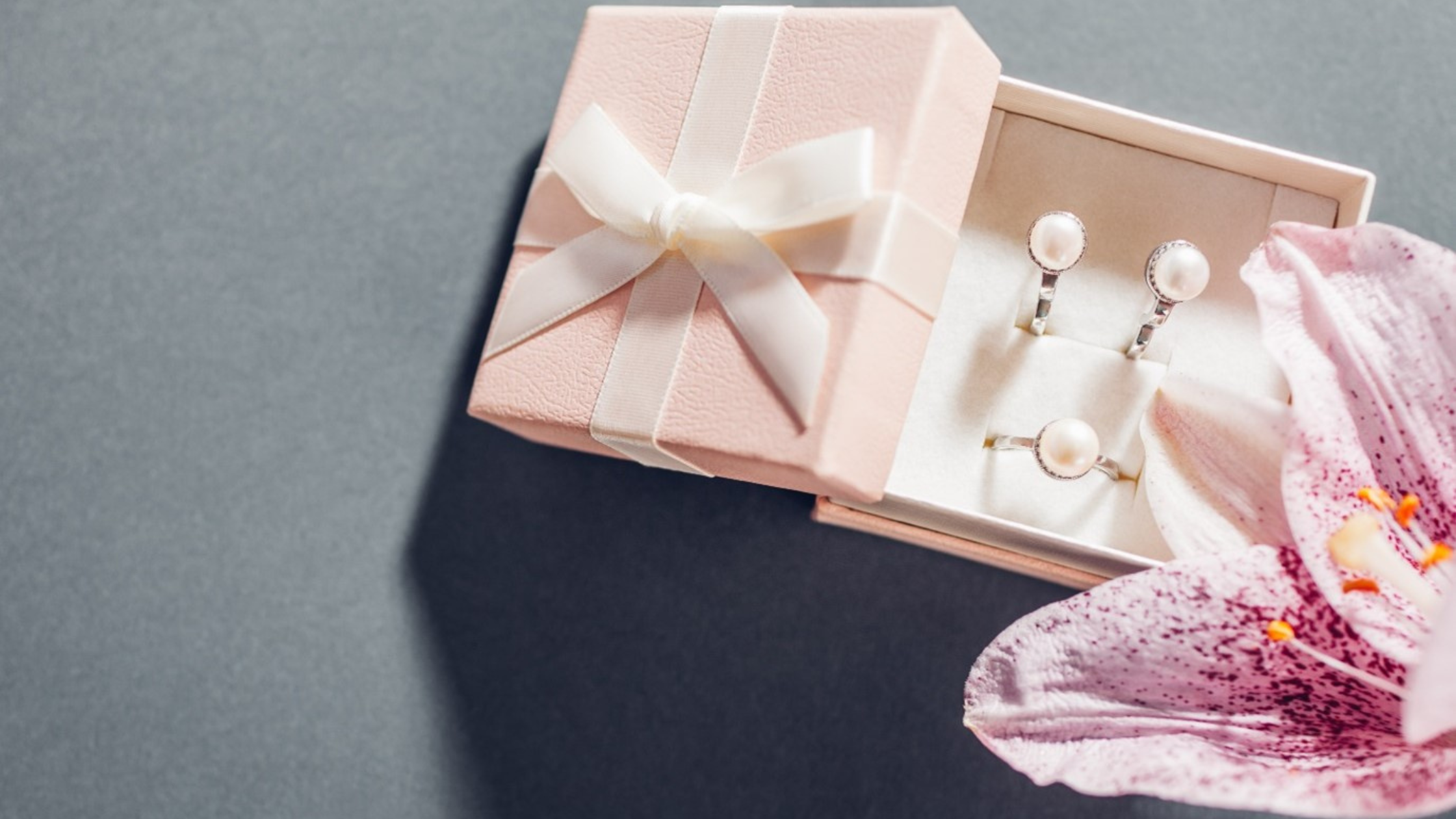 Pearl Jewellery -  Ultimate Valentine's Day Surprise