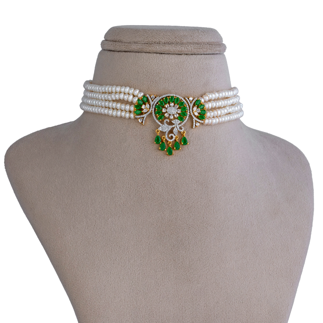 Emerald Grandeur Four-Line Pearl Choker Set
