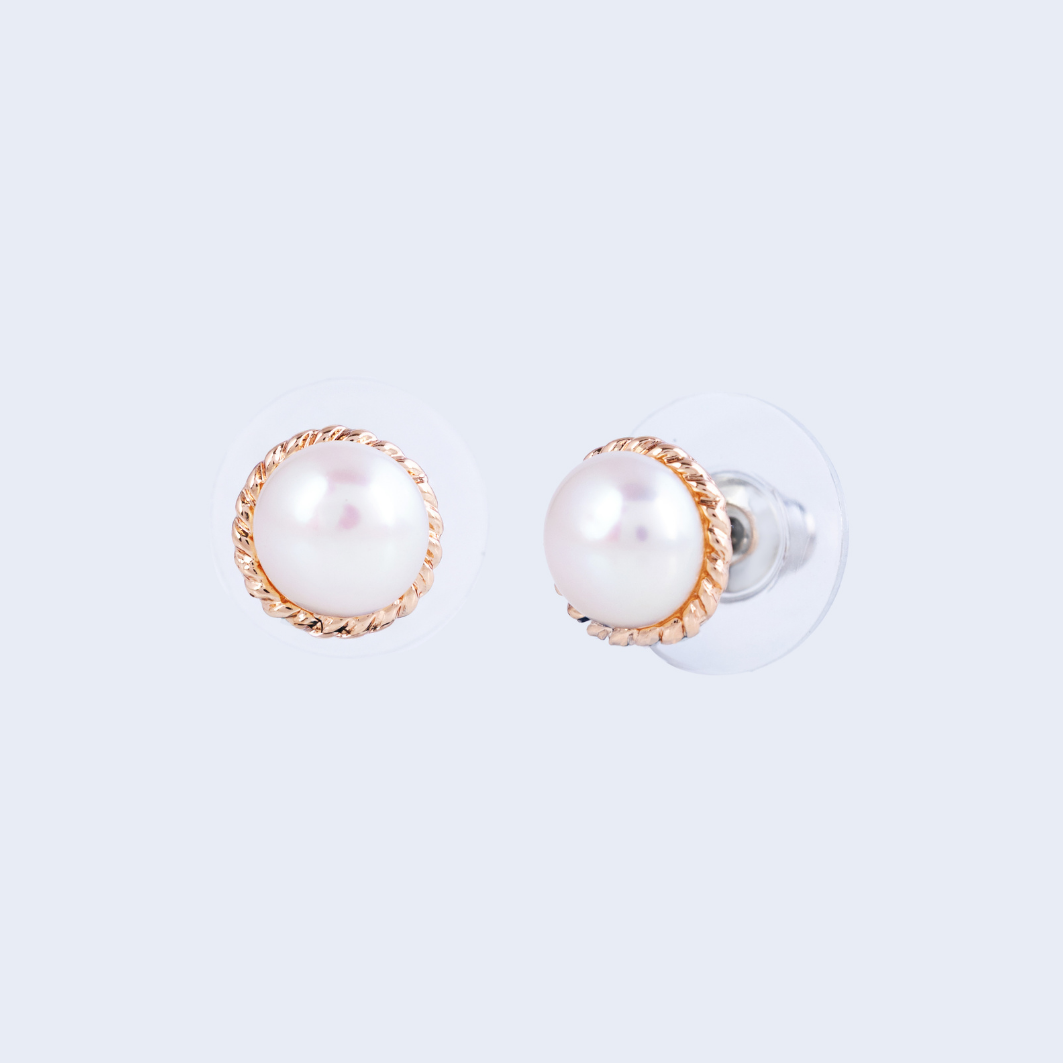 Floral Circle Pearl Stud Earrings