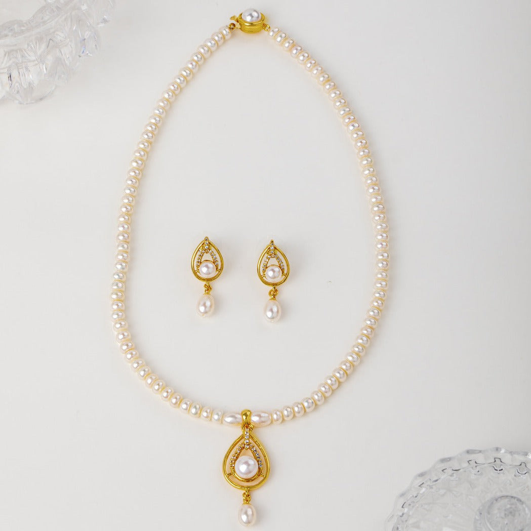 Golden Dewdrop Pearl Necklace