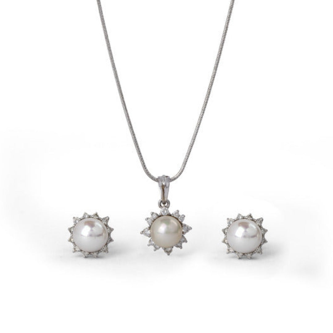 Beyond Akoya and Diamond star Pendant Set