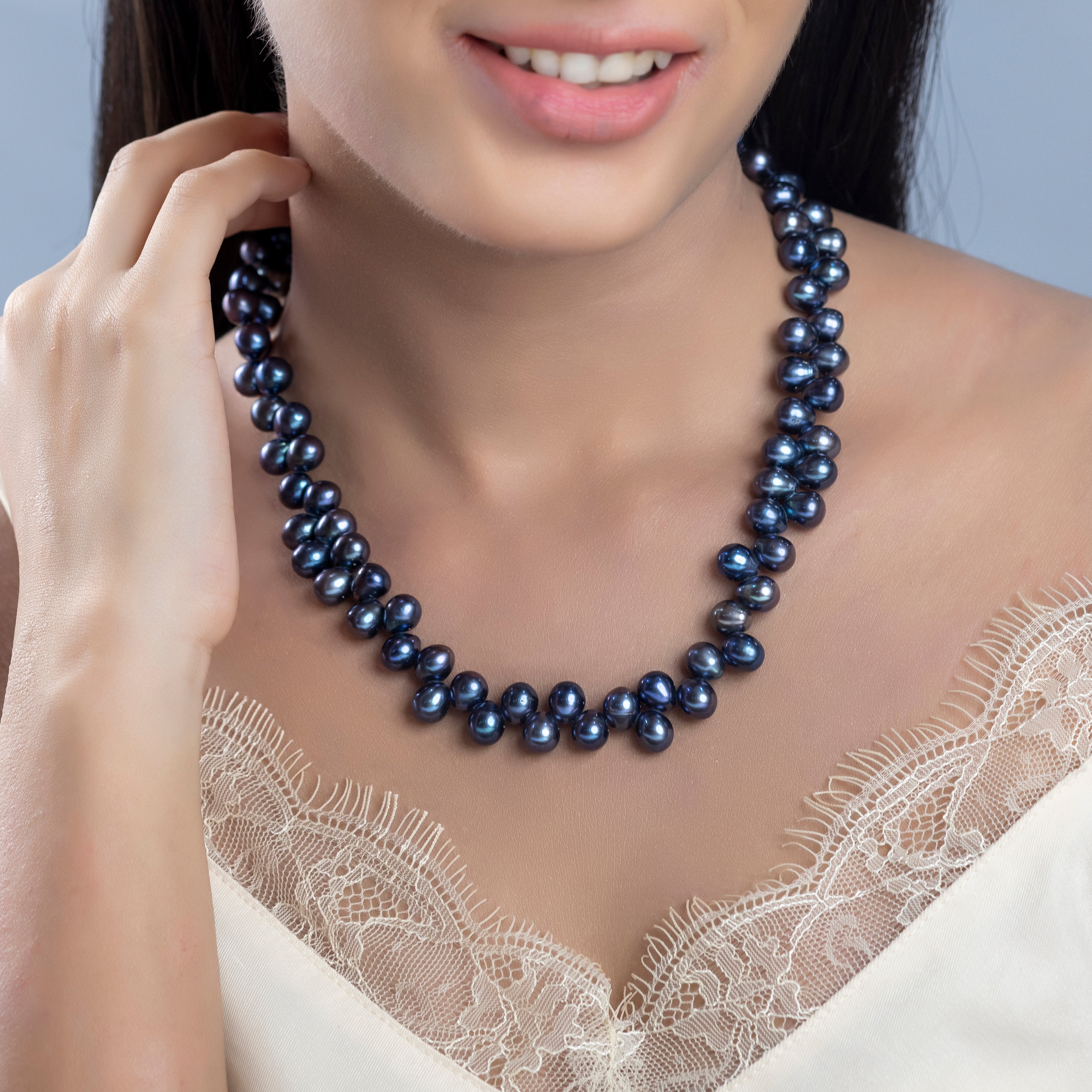 Navy blue online pearl necklace