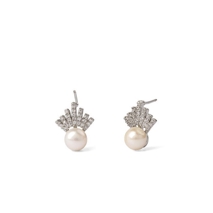 Shimmering Silver Pearl Earring