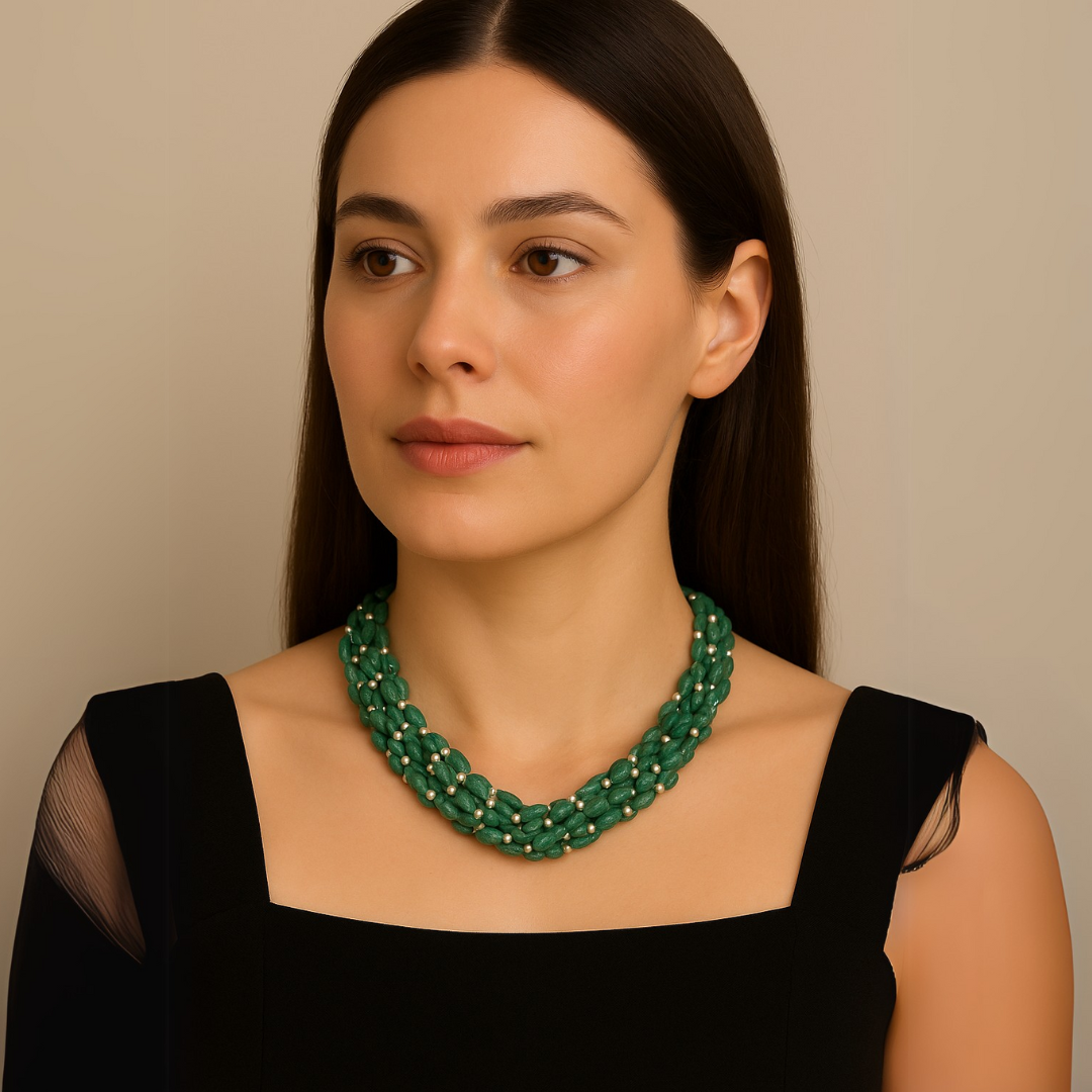 Green Enchantment: Twisted Emerald and Pearl Necklace