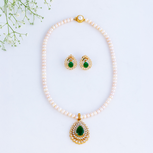 Emerald Drop Pearl Pendant Set