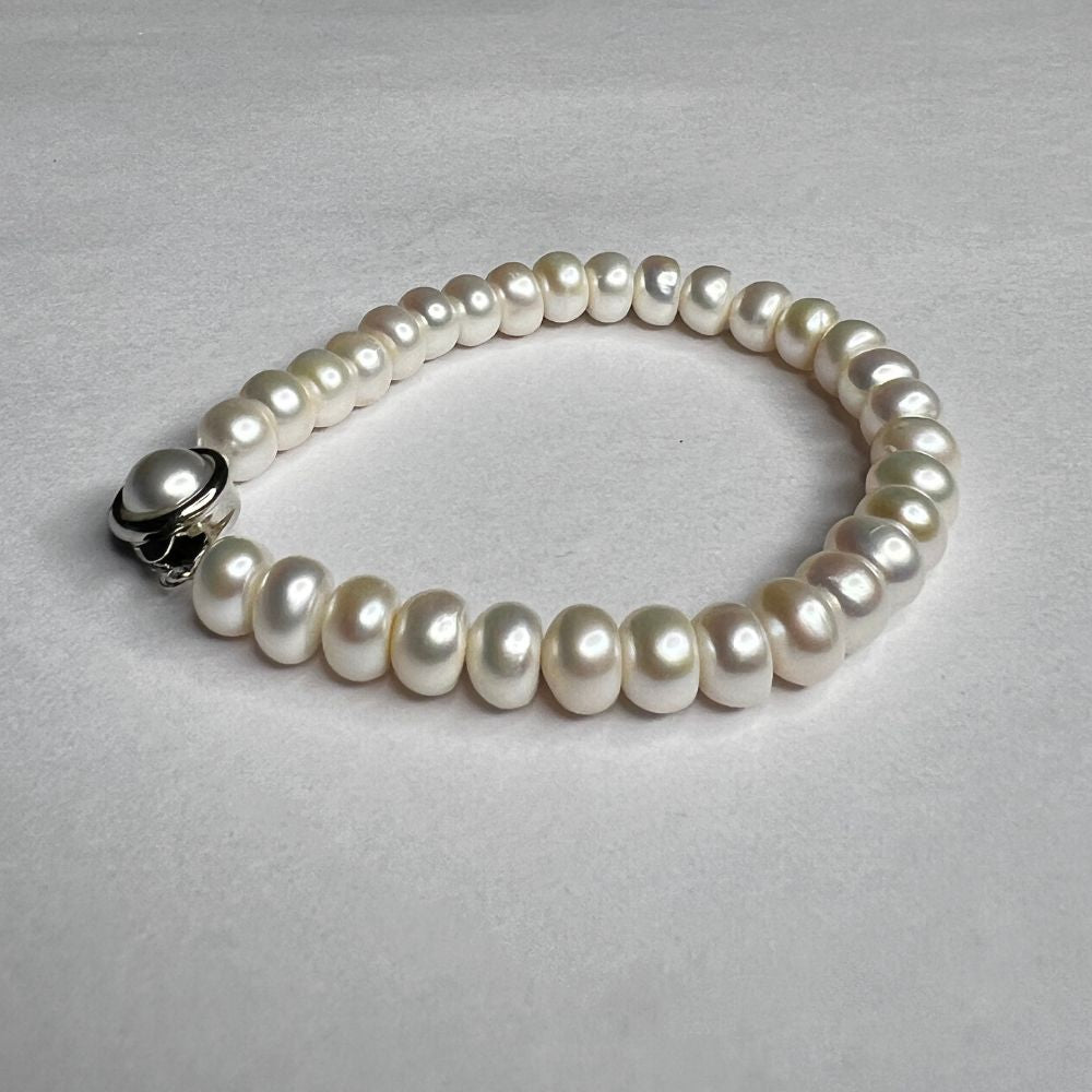 Milky Button Pearl Bracelet (8mm)