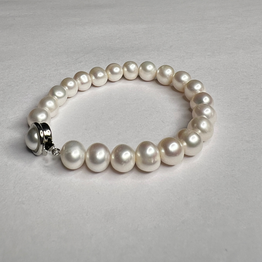 White Round Single Row bracelet
