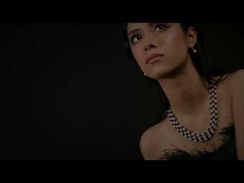 Contrast Trio Oval-Button Freshwater Necklace